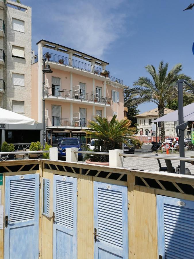Albium Hotel Альбенга Экстерьер фото