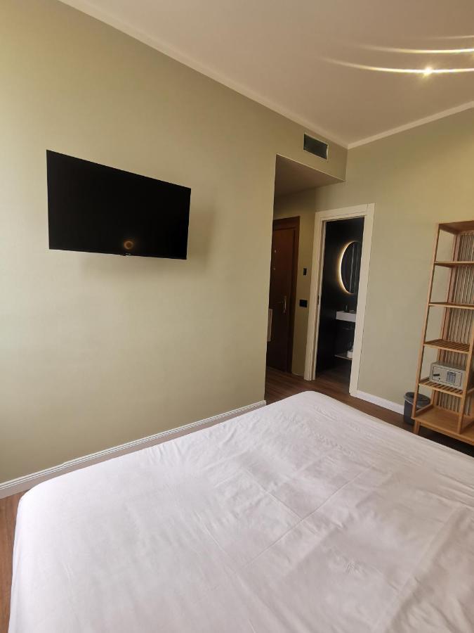 Albium Hotel Альбенга Экстерьер фото