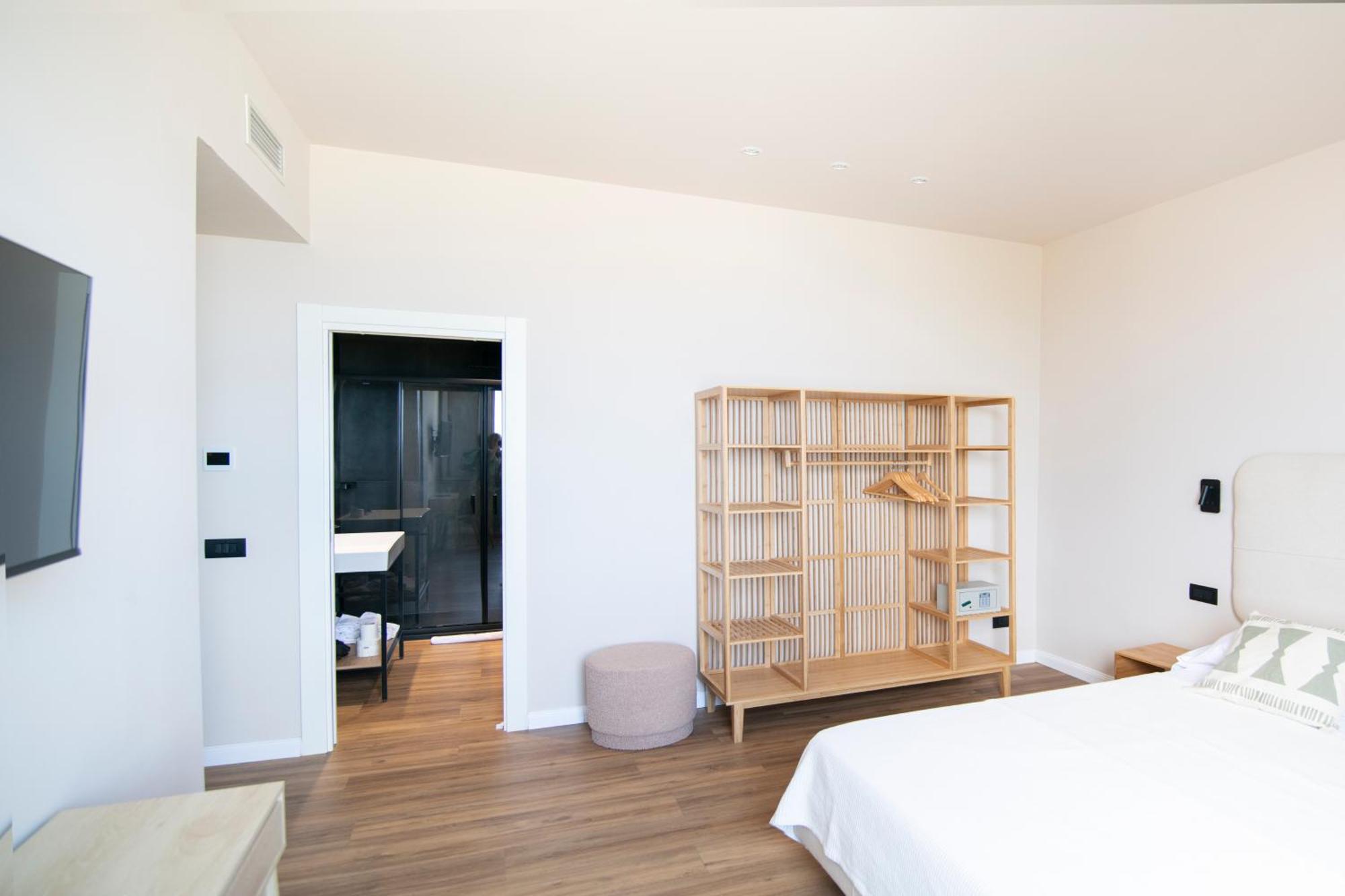 Albium Hotel Альбенга Экстерьер фото