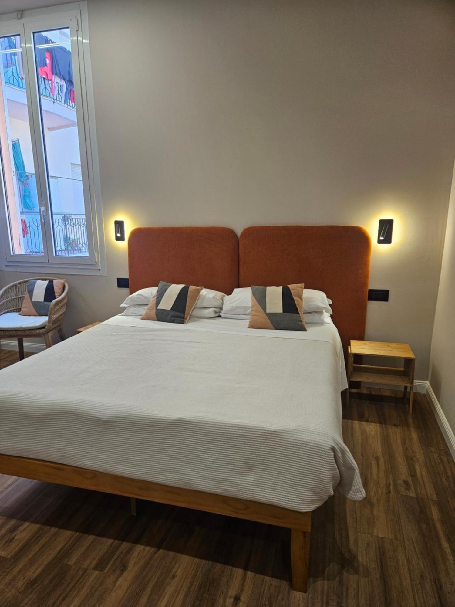 Albium Hotel Альбенга Экстерьер фото