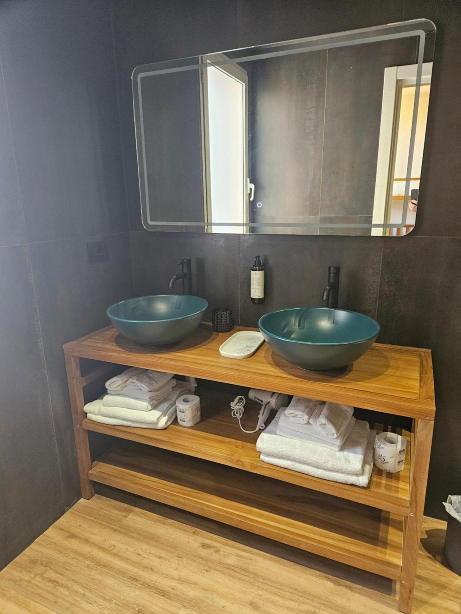 Albium Hotel Альбенга Экстерьер фото